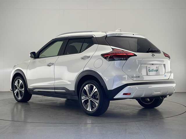 日産 キックス X 宮崎県 2020(令2)年 3.7万km ブリリアントホワイトパール 禁煙車/エマージェンシーブレーキ/純正ディスプレイオーディオ/（USB/Bluetooth/FMAM）/純正バックカメラ/純正LEDオートライト/純正LEDフォグ/純正17インチアルミ/純正フロアマット/プロパイロット/クリアランスソナー/電子パーキング/オートホールド/ウインカードアミラー/本革巻ハンドル/オートエアコン/インテリジェントキー/プッシュエンジンスタート/新車時保証書/取扱い説明書