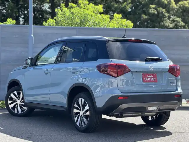 スズキ エスクード 三重県 2022(令4)年 0.6万km アイスグレーイッシュブルーメタリック/ブラック 2トーンルーフ ブラック2トーンルーフ/ブラックドアミラー/セーフティサポート/アイドリングストップ/純正8インチメモリナビ・地デジTV/・DVD/CD/・Bluetooth/レーダークルーズコントロール/車線逸脱警報機能/ブラインドスポットモニター/ホワイトステッチ入革/幾何学調エンボス入スエード調コンビシート/前席シートヒーター/純正17インチ5本ツインスポークアルミホイール/ルーフレール/ブルー加飾付LEDヘッドランプ/・オートライト/オートマチックハイビーム/LEDフロントフォグランプ/プッシュエンジンスタート/スマートキー×2