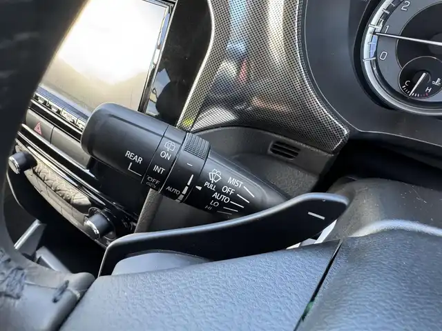 スズキ エスクード 三重県 2022(令4)年 0.6万km アイスグレーイッシュブルーメタリック/ブラック 2トーンルーフ ブラック2トーンルーフ/ブラックドアミラー/セーフティサポート/アイドリングストップ/純正8インチメモリナビ・地デジTV/・DVD/CD/・Bluetooth/レーダークルーズコントロール/車線逸脱警報機能/ブラインドスポットモニター/ホワイトステッチ入革/幾何学調エンボス入スエード調コンビシート/前席シートヒーター/純正17インチ5本ツインスポークアルミホイール/ルーフレール/ブルー加飾付LEDヘッドランプ/・オートライト/オートマチックハイビーム/LEDフロントフォグランプ/プッシュエンジンスタート/スマートキー×2