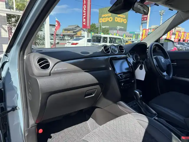 スズキ エスクード 三重県 2022(令4)年 0.6万km アイスグレーイッシュブルーメタリック/ブラック 2トーンルーフ ブラック2トーンルーフ/ブラックドアミラー/セーフティサポート/アイドリングストップ/純正8インチメモリナビ・地デジTV/・DVD/CD/・Bluetooth/レーダークルーズコントロール/車線逸脱警報機能/ブラインドスポットモニター/ホワイトステッチ入革/幾何学調エンボス入スエード調コンビシート/前席シートヒーター/純正17インチ5本ツインスポークアルミホイール/ルーフレール/ブルー加飾付LEDヘッドランプ/・オートライト/オートマチックハイビーム/LEDフロントフォグランプ/プッシュエンジンスタート/スマートキー×2