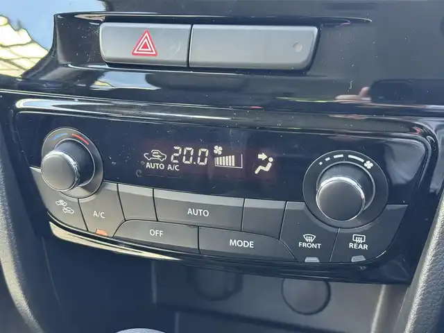 スズキ エスクード 三重県 2022(令4)年 0.6万km アイスグレーイッシュブルーメタリック/ブラック 2トーンルーフ ブラック2トーンルーフ/ブラックドアミラー/セーフティサポート/アイドリングストップ/純正8インチメモリナビ・地デジTV/・DVD/CD/・Bluetooth/レーダークルーズコントロール/車線逸脱警報機能/ブラインドスポットモニター/ホワイトステッチ入革/幾何学調エンボス入スエード調コンビシート/前席シートヒーター/純正17インチ5本ツインスポークアルミホイール/ルーフレール/ブルー加飾付LEDヘッドランプ/・オートライト/オートマチックハイビーム/LEDフロントフォグランプ/プッシュエンジンスタート/スマートキー×2