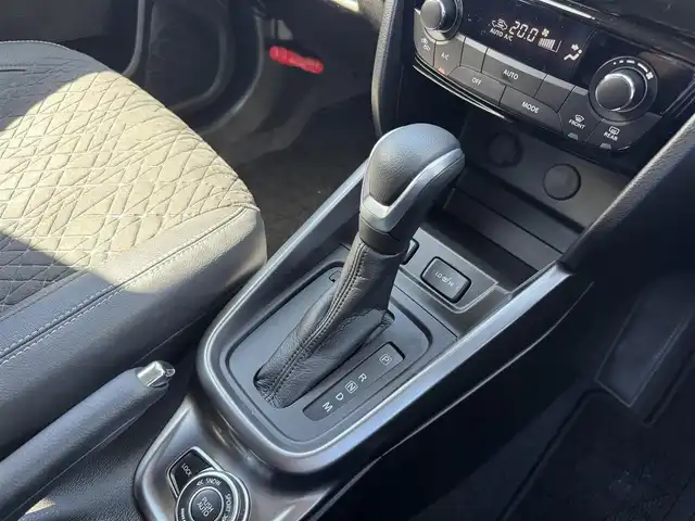 スズキ エスクード 三重県 2022(令4)年 0.6万km アイスグレーイッシュブルーメタリック/ブラック 2トーンルーフ ブラック2トーンルーフ/ブラックドアミラー/セーフティサポート/アイドリングストップ/純正8インチメモリナビ・地デジTV/・DVD/CD/・Bluetooth/レーダークルーズコントロール/車線逸脱警報機能/ブラインドスポットモニター/ホワイトステッチ入革/幾何学調エンボス入スエード調コンビシート/前席シートヒーター/純正17インチ5本ツインスポークアルミホイール/ルーフレール/ブルー加飾付LEDヘッドランプ/・オートライト/オートマチックハイビーム/LEDフロントフォグランプ/プッシュエンジンスタート/スマートキー×2