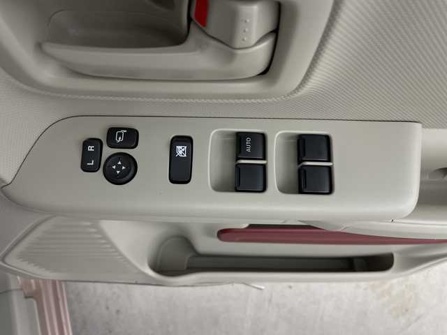 マツダ フレアワゴン ハイブリッド XS 鹿児島県 2023(令5)年 2.6万km ピンク ワンオーナー     /新車保証書・取扱説明書/スマートキー×2/メーカーOP：40.000円/ホワイトルーフ・ホワイトドアミラー/セーフティサポート（予備安全技術）/：デュアルカメラブレーキサポート/：アダプティブクルーズコントロール/：誤発進抑制機能：車線逸脱警報機能/：車線逸脱抑制機能：先行車発信おしらせ機能/：ふらつき警報機能：発進お知らせ機能/：ハイビームアシスト：リアパーキングセンサー/メーカーOP：50.000円/全方位モニター用カメラパッケージ/：フロント・サイド・バックカメラ/：ステアリングスイッチ/メーカーOP：75.000円/アップグレードパッケージ/フルLEDヘッドライト・LEDポジションランプ/ウィンカーミラー/パワースライドドア（運転席・助手席）/シートヒーター（運転席）/：パーソナルテーブル（運転席）/：オートエアコン/：エコクール/：スリムサーキュレーター