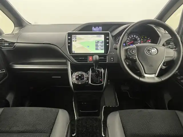 トヨタ ヴォクシー ZS 煌Ⅲ 岡山県 2020(令2)年 1.5万km ブラック 純正10インチナビ NSZN-Z68T/地デジ/Bluetooth/DVD/CD/SD/バックカメラ/両側パワースライドドア/セーフティセンス /・プリクラッシュセーフティ/・レーンディパーチャーアラート/・オートハイビーム/クルーズコントロール/ハーフレザーシート /プッシュスタート /スマートキー/純正前後ドラレコ /ビルトインETC/純正16インチアルミホイール