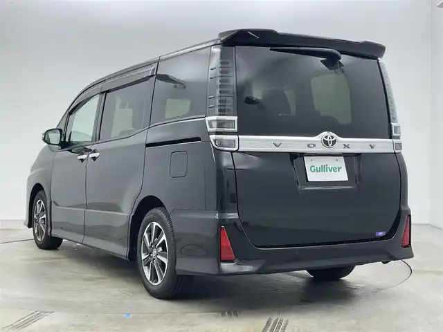 トヨタ ヴォクシー ZS 煌Ⅲ 岡山県 2020(令2)年 1.5万km ブラック 純正10インチナビ NSZN-Z68T/地デジ/Bluetooth/DVD/CD/SD/バックカメラ/両側パワースライドドア/セーフティセンス /・プリクラッシュセーフティ/・レーンディパーチャーアラート/・オートハイビーム/クルーズコントロール/ハーフレザーシート /プッシュスタート /スマートキー/純正前後ドラレコ /ビルトインETC/純正16インチアルミホイール