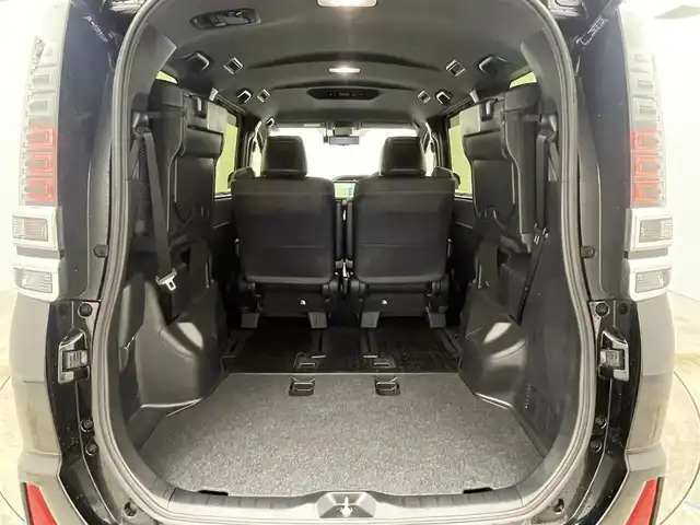 トヨタ ヴォクシー ZS 煌Ⅲ 岡山県 2020(令2)年 1.5万km ブラック 純正10インチナビ NSZN-Z68T/地デジ/Bluetooth/DVD/CD/SD/バックカメラ/両側パワースライドドア/セーフティセンス /・プリクラッシュセーフティ/・レーンディパーチャーアラート/・オートハイビーム/クルーズコントロール/ハーフレザーシート /プッシュスタート /スマートキー/純正前後ドラレコ /ビルトインETC/純正16インチアルミホイール