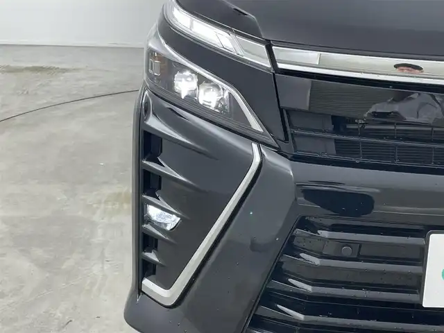 トヨタ ヴォクシー ZS 煌Ⅲ 岡山県 2020(令2)年 1.5万km ブラック 純正10インチナビ NSZN-Z68T/地デジ/Bluetooth/DVD/CD/SD/バックカメラ/両側パワースライドドア/セーフティセンス /・プリクラッシュセーフティ/・レーンディパーチャーアラート/・オートハイビーム/クルーズコントロール/ハーフレザーシート /プッシュスタート /スマートキー/純正前後ドラレコ /ビルトインETC/純正16インチアルミホイール
