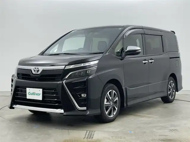トヨタ ヴォクシー ZS 煌Ⅲ 岡山県 2020(令2)年 1.5万km ブラック 純正10インチナビ NSZN-Z68T/地デジ/Bluetooth/DVD/CD/SD/バックカメラ/両側パワースライドドア/セーフティセンス /・プリクラッシュセーフティ/・レーンディパーチャーアラート/・オートハイビーム/クルーズコントロール/ハーフレザーシート /プッシュスタート /スマートキー/純正前後ドラレコ /ビルトインETC/純正16インチアルミホイール