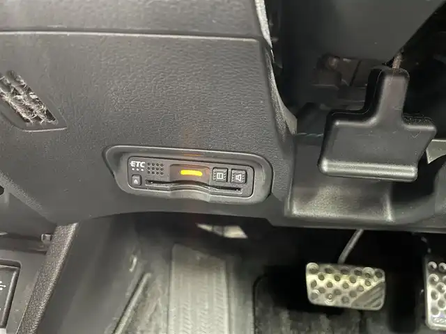 ホンダ ヴェゼル ハイブリッド RS ホンダセンシング 埼玉県 2019(令1)年 8.8万km プラチナホワイトパール /ワンオーナー//社外11型メモリナビ//フルセグTV//バックカメラ//フリップダウンモニター//アダプティブクルーズコントロール//ビルトインETC//スマートキーx2//LEDヘッドライト//LEDフォグ//前2席パワーシート//前2席シートヒーター//ハーフレザーシート//CMBS衝突軽減ブレーキ//LKAS車線維持支援システム//W.サイド.カーテンエアバッグ//ABS//横滑り防止装置//パドルシフト//革巻きステアリング//オートライト//スモークフィルム//純正18インチAW//新車時保証書//取扱説明書//ナビ取説