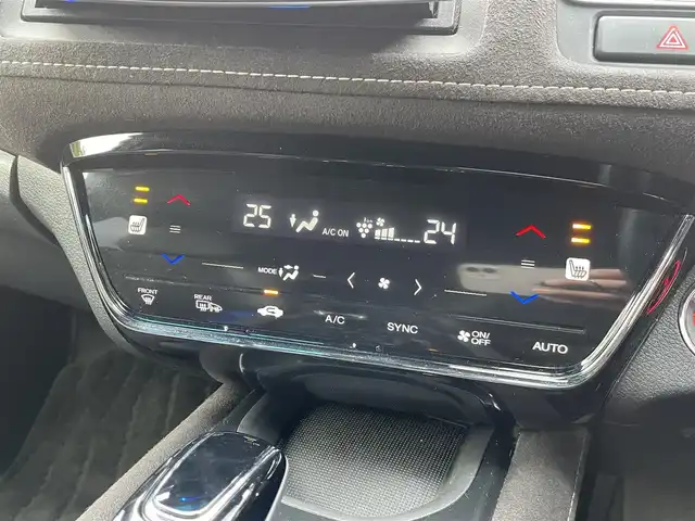 ホンダ ヴェゼル ハイブリッド RS ホンダセンシング 埼玉県 2019(令1)年 8.8万km プラチナホワイトパール /ワンオーナー//社外11型メモリナビ//フルセグTV//バックカメラ//フリップダウンモニター//アダプティブクルーズコントロール//ビルトインETC//スマートキーx2//LEDヘッドライト//LEDフォグ//前2席パワーシート//前2席シートヒーター//ハーフレザーシート//CMBS衝突軽減ブレーキ//LKAS車線維持支援システム//W.サイド.カーテンエアバッグ//ABS//横滑り防止装置//パドルシフト//革巻きステアリング//オートライト//スモークフィルム//純正18インチAW//新車時保証書//取扱説明書//ナビ取説