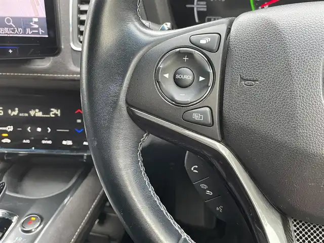 ホンダ ヴェゼル ハイブリッド RS ホンダセンシング 埼玉県 2019(令1)年 8.8万km プラチナホワイトパール /ワンオーナー//社外11型メモリナビ//フルセグTV//バックカメラ//フリップダウンモニター//アダプティブクルーズコントロール//ビルトインETC//スマートキーx2//LEDヘッドライト//LEDフォグ//前2席パワーシート//前2席シートヒーター//ハーフレザーシート//CMBS衝突軽減ブレーキ//LKAS車線維持支援システム//W.サイド.カーテンエアバッグ//ABS//横滑り防止装置//パドルシフト//革巻きステアリング//オートライト//スモークフィルム//純正18インチAW//新車時保証書//取扱説明書//ナビ取説