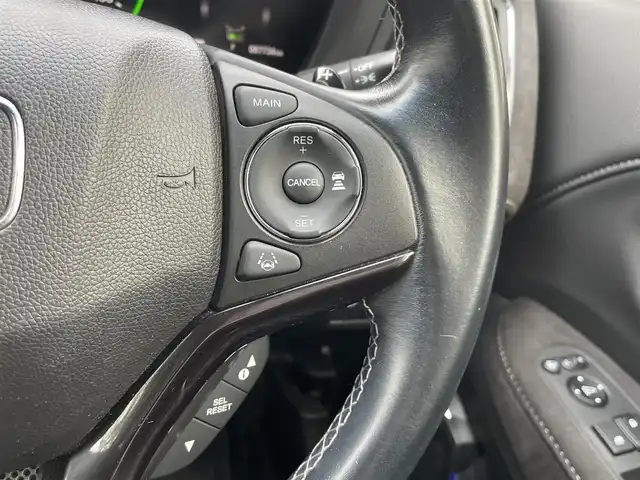 ホンダ ヴェゼル ハイブリッド RS ホンダセンシング 埼玉県 2019(令1)年 8.8万km プラチナホワイトパール /ワンオーナー//社外11型メモリナビ//フルセグTV//バックカメラ//フリップダウンモニター//アダプティブクルーズコントロール//ビルトインETC//スマートキーx2//LEDヘッドライト//LEDフォグ//前2席パワーシート//前2席シートヒーター//ハーフレザーシート//CMBS衝突軽減ブレーキ//LKAS車線維持支援システム//W.サイド.カーテンエアバッグ//ABS//横滑り防止装置//パドルシフト//革巻きステアリング//オートライト//スモークフィルム//純正18インチAW//新車時保証書//取扱説明書//ナビ取説