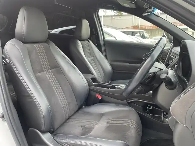 ホンダ ヴェゼル ハイブリッド RS ホンダセンシング 埼玉県 2019(令1)年 8.8万km プラチナホワイトパール /ワンオーナー//社外11型メモリナビ//フルセグTV//バックカメラ//フリップダウンモニター//アダプティブクルーズコントロール//ビルトインETC//スマートキーx2//LEDヘッドライト//LEDフォグ//前2席パワーシート//前2席シートヒーター//ハーフレザーシート//CMBS衝突軽減ブレーキ//LKAS車線維持支援システム//W.サイド.カーテンエアバッグ//ABS//横滑り防止装置//パドルシフト//革巻きステアリング//オートライト//スモークフィルム//純正18インチAW//新車時保証書//取扱説明書//ナビ取説