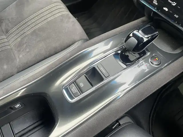 ホンダ ヴェゼル ハイブリッド RS ホンダセンシング 埼玉県 2019(令1)年 8.8万km プラチナホワイトパール /ワンオーナー//社外11型メモリナビ//フルセグTV//バックカメラ//フリップダウンモニター//アダプティブクルーズコントロール//ビルトインETC//スマートキーx2//LEDヘッドライト//LEDフォグ//前2席パワーシート//前2席シートヒーター//ハーフレザーシート//CMBS衝突軽減ブレーキ//LKAS車線維持支援システム//W.サイド.カーテンエアバッグ//ABS//横滑り防止装置//パドルシフト//革巻きステアリング//オートライト//スモークフィルム//純正18インチAW//新車時保証書//取扱説明書//ナビ取説