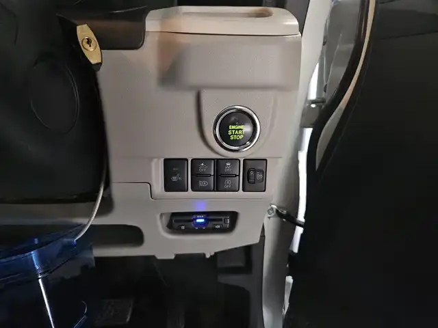 ダイハツ ムーヴ X リミテッド SAⅢ 鹿児島県 2019(平31)年 6.3万km パールホワイトⅢ 〇純正ナビ/〇フルセグTV/〇バックカメラ/〇ビルトインETC/〇スマートアシスト3/〇ecoIDOLシステム/〇アイドリングストップ/〇オートハイビーム/〇オートライト/〇革巻きステアリングホイール/ステアリングスイッチ/〇シートリフター/シートヒーター/〇キーフリーシステム/プッシュボタンスタート/〇スペアキー/〇禁煙車