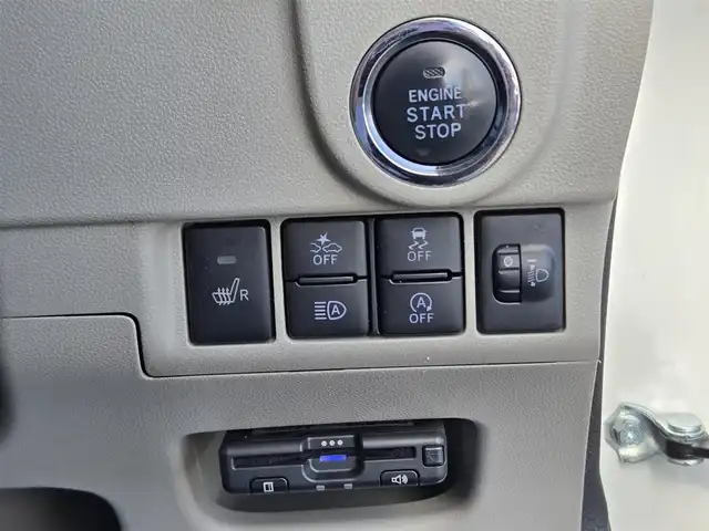 ダイハツ ムーヴ X リミテッド SAⅢ 鹿児島県 2019(平31)年 6.3万km パールホワイトⅢ 〇純正ナビ/〇フルセグTV/〇バックカメラ/〇ビルトインETC/〇スマートアシスト3/〇ecoIDOLシステム/〇アイドリングストップ/〇オートハイビーム/〇オートライト/〇革巻きステアリングホイール/ステアリングスイッチ/〇シートリフター/シートヒーター/〇キーフリーシステム/プッシュボタンスタート/〇スペアキー/〇禁煙車