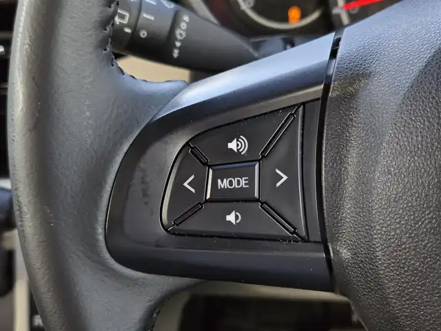 ダイハツ ムーヴ X リミテッド SAⅢ 鹿児島県 2019(平31)年 6.3万km パールホワイトⅢ 〇純正ナビ/〇フルセグTV/〇バックカメラ/〇ビルトインETC/〇スマートアシスト3/〇ecoIDOLシステム/〇アイドリングストップ/〇オートハイビーム/〇オートライト/〇革巻きステアリングホイール/ステアリングスイッチ/〇シートリフター/シートヒーター/〇キーフリーシステム/プッシュボタンスタート/〇スペアキー/〇禁煙車