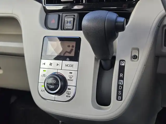 ダイハツ ムーヴ X リミテッド SAⅢ 鹿児島県 2019(平31)年 6.3万km パールホワイトⅢ 〇純正ナビ/〇フルセグTV/〇バックカメラ/〇ビルトインETC/〇スマートアシスト3/〇ecoIDOLシステム/〇アイドリングストップ/〇オートハイビーム/〇オートライト/〇革巻きステアリングホイール/ステアリングスイッチ/〇シートリフター/シートヒーター/〇キーフリーシステム/プッシュボタンスタート/〇スペアキー/〇禁煙車