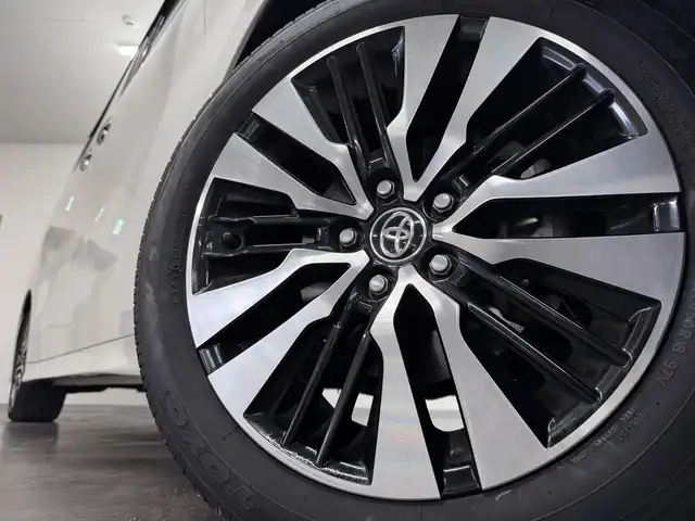 トヨタ アルファード S Cパッケージ 三重県 2020(令2)年 2.4万km ホワイトパールクリスタルシャイン ガソリン/FF/MTモード付インパネCVT/純正 9インチディスプレイオーディオ＋ナビ/（FM/AM/CD*/DVD*/USB/iPod/Bluetooth/TV/Miracast）/12.1インチ 後席モニター V12T-R68C/バックガイドモニター/両側パワースライドドア/ビルトイン ETC/Toyota Safety Sense/・プリクラッシュセーフティ/・レーントレーシングアシスト/・クリアランスソナー/・パーキングサポートブレーキ/・アダプティブハイビームシステム/・レーダークルコン/・ロードサインアシスト/・先行車発進告知機能/など/装備/・【OP】ツインムーンルーフ/・合皮シート/・パワーシート（D/N）/・エグゼクティブパワーシート（電動リクライニング＆オットマン（N/2nd））/・パワーバックドア/・シートヒーター・ベンチレーション（D/N）/・ステアリングヒーター/・オートライト/・3眼フルLEDヘッドランプ＋フロントフォグランプ/・ステアリングスイッチ/・左右・後席独立オートエアコン/・自動防眩ルームミラー/・純正18inAW/・保/取/ナビ取/マルチ取/・スマートキーx2/など