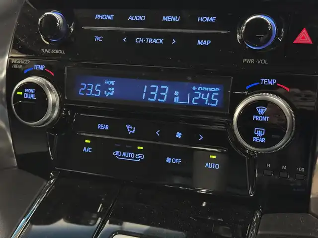 トヨタ アルファード S Cパッケージ 三重県 2020(令2)年 2.4万km ホワイトパールクリスタルシャイン ガソリン/FF/MTモード付インパネCVT/純正 9インチディスプレイオーディオ＋ナビ/（FM/AM/CD*/DVD*/USB/iPod/Bluetooth/TV/Miracast）/12.1インチ 後席モニター V12T-R68C/バックガイドモニター/両側パワースライドドア/ビルトイン ETC/Toyota Safety Sense/・プリクラッシュセーフティ/・レーントレーシングアシスト/・クリアランスソナー/・パーキングサポートブレーキ/・アダプティブハイビームシステム/・レーダークルコン/・ロードサインアシスト/・先行車発進告知機能/など/装備/・【OP】ツインムーンルーフ/・合皮シート/・パワーシート（D/N）/・エグゼクティブパワーシート（電動リクライニング＆オットマン（N/2nd））/・パワーバックドア/・シートヒーター・ベンチレーション（D/N）/・ステアリングヒーター/・オートライト/・3眼フルLEDヘッドランプ＋フロントフォグランプ/・ステアリングスイッチ/・左右・後席独立オートエアコン/・自動防眩ルームミラー/・純正18inAW/・保/取/ナビ取/マルチ取/・スマートキーx2/など