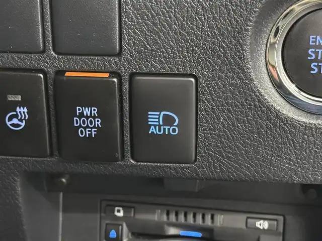 トヨタ アルファード S Cパッケージ 三重県 2020(令2)年 2.4万km ホワイトパールクリスタルシャイン ガソリン/FF/MTモード付インパネCVT/純正 9インチディスプレイオーディオ＋ナビ/（FM/AM/CD*/DVD*/USB/iPod/Bluetooth/TV/Miracast）/12.1インチ 後席モニター V12T-R68C/バックガイドモニター/両側パワースライドドア/ビルトイン ETC/Toyota Safety Sense/・プリクラッシュセーフティ/・レーントレーシングアシスト/・クリアランスソナー/・パーキングサポートブレーキ/・アダプティブハイビームシステム/・レーダークルコン/・ロードサインアシスト/・先行車発進告知機能/など/装備/・【OP】ツインムーンルーフ/・合皮シート/・パワーシート（D/N）/・エグゼクティブパワーシート（電動リクライニング＆オットマン（N/2nd））/・パワーバックドア/・シートヒーター・ベンチレーション（D/N）/・ステアリングヒーター/・オートライト/・3眼フルLEDヘッドランプ＋フロントフォグランプ/・ステアリングスイッチ/・左右・後席独立オートエアコン/・自動防眩ルームミラー/・純正18inAW/・保/取/ナビ取/マルチ取/・スマートキーx2/など