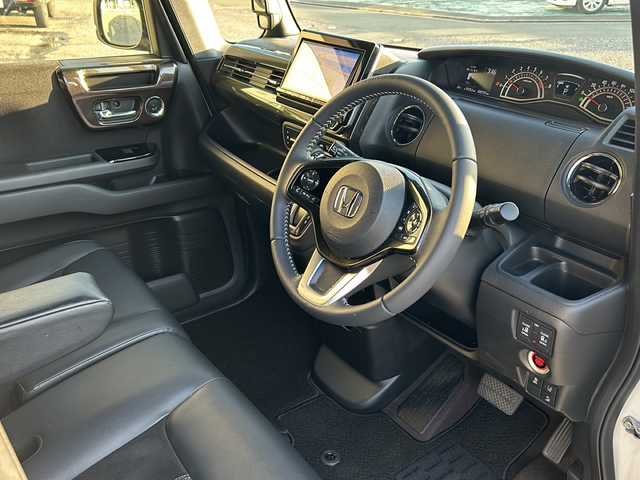 ホンダ Ｎ ＢＯＸ カスタム G L ターボ ホンダセンシング 愛知県 2020(令2)年 3.3万km プラチナホワイトパール ワンオーナー/禁煙車/社外carrozzeriaメモリナビ/　DISC/BT/USB/AUX/HDMI/AM/FM/フルセグTV/デジタルインナーミラー/前後ドラレコ/両側パワースライドドア/バックカメラ/ビルトインETC/追従機能付きクルーズコントロール/レーンキープアシスト/衝突被害軽減システム/横滑り防止装置/革巻きステアリング/ステアリングスイッチ/パドルシフト/前席シートヒーター/USB端子/アイドリングストップ/後席サンシェード/オートライト/LEDヘッドライト/フォグランプ/純正フロアマット/社外16インチAW（EXPLODE）/W＋サイドエアバッグ/取説/保証書/スペアキー