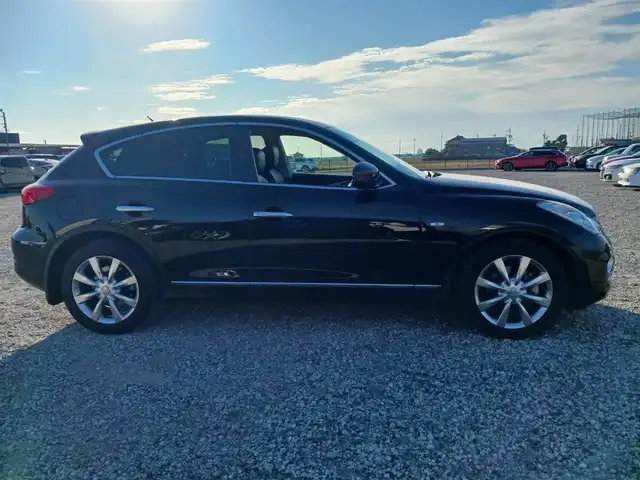 日産 スカイライン クロスオーバー 370GT Type P 富山県 2012(平24)年 9.2万km スーパーブラック インテリジェントクルコンセット/純正ナビ/フルセグTV/アラウンドビューモニター/ビルトインETC/ドライブレコーダー/全車速追従クルーズコントロール/前後ソナー機能/追突軽減機能/前方車両接近警報/車線逸脱防止支援システム/車線逸脱警報/ステアリング連動HIDヘッドランプ/オートライト/オートエアコン/革巻きステアリング/ステアリングスイッチ/ブラック革シート/前席パワーシート/シートヒーター/運転席ポジションメモリー/純正18インチアルミホイール/スマートキー/プッシュエンジンスターター/禁煙車