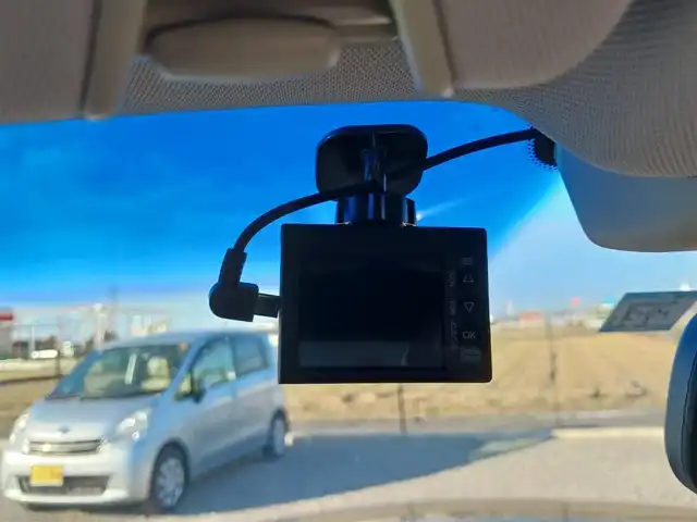 日産 スカイライン クロスオーバー 370GT Type P 富山県 2012(平24)年 9.2万km スーパーブラック インテリジェントクルコンセット/純正ナビ/フルセグTV/アラウンドビューモニター/ビルトインETC/ドライブレコーダー/全車速追従クルーズコントロール/前後ソナー機能/追突軽減機能/前方車両接近警報/車線逸脱防止支援システム/車線逸脱警報/ステアリング連動HIDヘッドランプ/オートライト/オートエアコン/革巻きステアリング/ステアリングスイッチ/ブラック革シート/前席パワーシート/シートヒーター/運転席ポジションメモリー/純正18インチアルミホイール/スマートキー/プッシュエンジンスターター/禁煙車