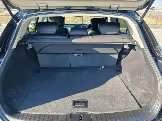 日産 スカイライン クロスオーバー 370GT Type P 富山県 2012(平24)年 9.2万km スーパーブラック インテリジェントクルコンセット/純正ナビ/フルセグTV/アラウンドビューモニター/ビルトインETC/ドライブレコーダー/全車速追従クルーズコントロール/前後ソナー機能/追突軽減機能/前方車両接近警報/車線逸脱防止支援システム/車線逸脱警報/ステアリング連動HIDヘッドランプ/オートライト/オートエアコン/革巻きステアリング/ステアリングスイッチ/ブラック革シート/前席パワーシート/シートヒーター/運転席ポジションメモリー/純正18インチアルミホイール/スマートキー/プッシュエンジンスターター/禁煙車