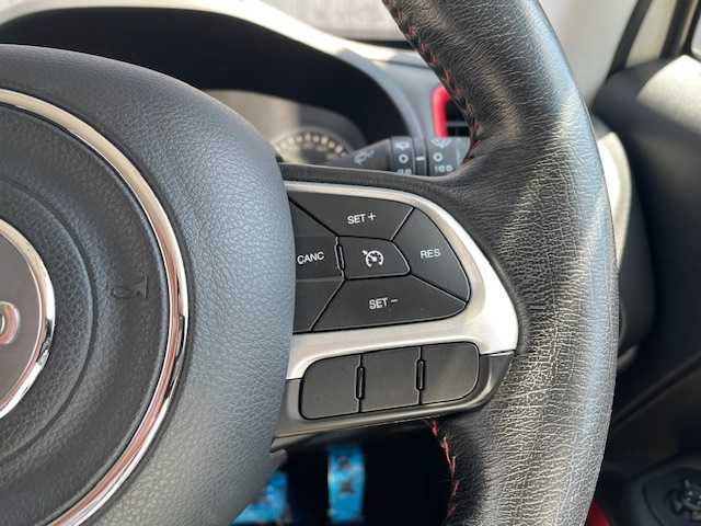 クライスラー・ジープ ジープ レネゲード トレイルホーク 青森県 2017(平29)年 5.9万km 白 4WD/アダプティブクルーズコントロール/ダウンヒルアシスト/パーキングアシスト/レーンキープ/ブラインドスポット/横滑り防止/盗難防止/ABS/純正ナビ/【USB/AUX/Bluetooth】/社外ポータブルナビ（CN-750D)/【ワンセグTV/SD】/バックカメラ/前後ドライブレコーダー/ETC/フォグランプ/HIDヘッドライト/純正フロアマット/純正17インチAW/スペアキー×１/保証書・取説/スマートキー/プッシュスタート
