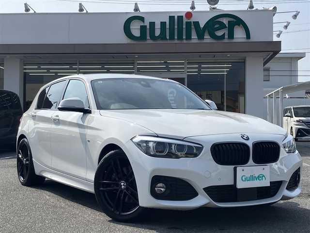 ＢＭＷ １１８ｄ Mスポーツ エディションシャドー 三重県 2019(令1)年 4.2万km アルピンホワイトⅢ ♪ターボ/インテリジェントセーフティ/レーンディパーチャーウォーニング/パークディスタンスコントロール/アクティブクルーズコントロール/純正ナビ/　・CD再生・DVD再生/　・BTオーディオ・USB/バックカメラ/スマートキー×2/プッシュスタート/黒革シート/前席シートヒーター/前席パワーシート(D席メモリ付き)/ドライブレコーダー(前後)/アイドリングストップ/コーナーセンサー/純正18インチAW/LEDヘッドライト/LEDフォグ/リアフォグ/オートライト/オートリトラクタブルミラー/ウィンカーミラー/革巻ステアリング/ステアリングスイッチ/フロアマット/スモークフィルム/ミラー型ETC/サイド/カーテンエアバック