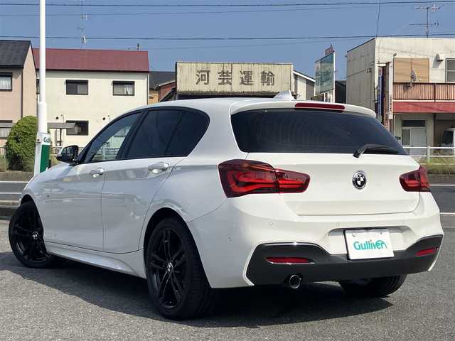ＢＭＷ １１８ｄ Mスポーツ エディションシャドー 三重県 2019(令1)年 4.2万km アルピンホワイトⅢ ♪ターボ/インテリジェントセーフティ/レーンディパーチャーウォーニング/パークディスタンスコントロール/アクティブクルーズコントロール/純正ナビ/　・CD再生・DVD再生/　・BTオーディオ・USB/バックカメラ/スマートキー×2/プッシュスタート/黒革シート/前席シートヒーター/前席パワーシート(D席メモリ付き)/ドライブレコーダー(前後)/アイドリングストップ/コーナーセンサー/純正18インチAW/LEDヘッドライト/LEDフォグ/リアフォグ/オートライト/オートリトラクタブルミラー/ウィンカーミラー/革巻ステアリング/ステアリングスイッチ/フロアマット/スモークフィルム/ミラー型ETC/サイド/カーテンエアバック
