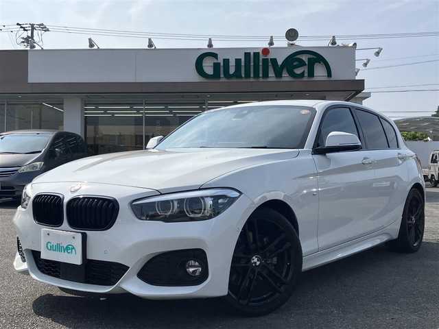 ＢＭＷ １１８ｄ Mスポーツ エディションシャドー 三重県 2019(令1)年 4.2万km アルピンホワイトⅢ ♪ターボ/インテリジェントセーフティ/レーンディパーチャーウォーニング/パークディスタンスコントロール/アクティブクルーズコントロール/純正ナビ/　・CD再生・DVD再生/　・BTオーディオ・USB/バックカメラ/スマートキー×2/プッシュスタート/黒革シート/前席シートヒーター/前席パワーシート(D席メモリ付き)/ドライブレコーダー(前後)/アイドリングストップ/コーナーセンサー/純正18インチAW/LEDヘッドライト/LEDフォグ/リアフォグ/オートライト/オートリトラクタブルミラー/ウィンカーミラー/革巻ステアリング/ステアリングスイッチ/フロアマット/スモークフィルム/ミラー型ETC/サイド/カーテンエアバック
