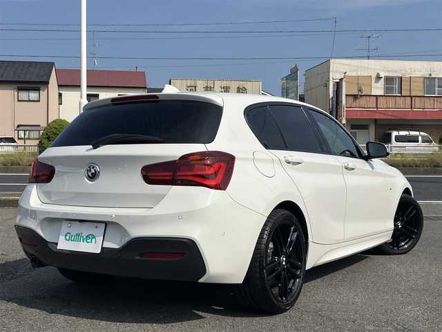 ＢＭＷ １１８ｄ Mスポーツ エディションシャドー 三重県 2019(令1)年 4.2万km アルピンホワイトⅢ ♪ターボ/インテリジェントセーフティ/レーンディパーチャーウォーニング/パークディスタンスコントロール/アクティブクルーズコントロール/純正ナビ/　・CD再生・DVD再生/　・BTオーディオ・USB/バックカメラ/スマートキー×2/プッシュスタート/黒革シート/前席シートヒーター/前席パワーシート(D席メモリ付き)/ドライブレコーダー(前後)/アイドリングストップ/コーナーセンサー/純正18インチAW/LEDヘッドライト/LEDフォグ/リアフォグ/オートライト/オートリトラクタブルミラー/ウィンカーミラー/革巻ステアリング/ステアリングスイッチ/フロアマット/スモークフィルム/ミラー型ETC/サイド/カーテンエアバック