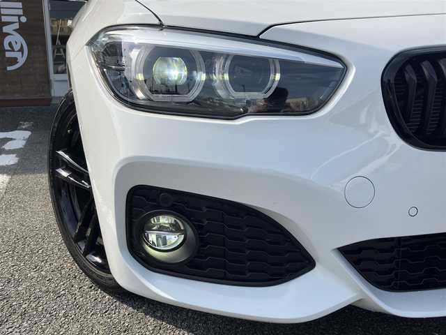 ＢＭＷ １１８ｄ Mスポーツ エディションシャドー 三重県 2019(令1)年 4.2万km アルピンホワイトⅢ ♪ターボ/インテリジェントセーフティ/レーンディパーチャーウォーニング/パークディスタンスコントロール/アクティブクルーズコントロール/純正ナビ/　・CD再生・DVD再生/　・BTオーディオ・USB/バックカメラ/スマートキー×2/プッシュスタート/黒革シート/前席シートヒーター/前席パワーシート(D席メモリ付き)/ドライブレコーダー(前後)/アイドリングストップ/コーナーセンサー/純正18インチAW/LEDヘッドライト/LEDフォグ/リアフォグ/オートライト/オートリトラクタブルミラー/ウィンカーミラー/革巻ステアリング/ステアリングスイッチ/フロアマット/スモークフィルム/ミラー型ETC/サイド/カーテンエアバック