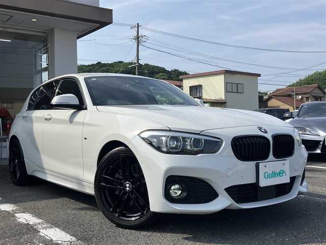 ＢＭＷ １１８ｄ Mスポーツ エディションシャドー 三重県 2019(令1)年 4.2万km アルピンホワイトⅢ ♪ターボ/インテリジェントセーフティ/レーンディパーチャーウォーニング/パークディスタンスコントロール/アクティブクルーズコントロール/純正ナビ/　・CD再生・DVD再生/　・BTオーディオ・USB/バックカメラ/スマートキー×2/プッシュスタート/黒革シート/前席シートヒーター/前席パワーシート(D席メモリ付き)/ドライブレコーダー(前後)/アイドリングストップ/コーナーセンサー/純正18インチAW/LEDヘッドライト/LEDフォグ/リアフォグ/オートライト/オートリトラクタブルミラー/ウィンカーミラー/革巻ステアリング/ステアリングスイッチ/フロアマット/スモークフィルム/ミラー型ETC/サイド/カーテンエアバック