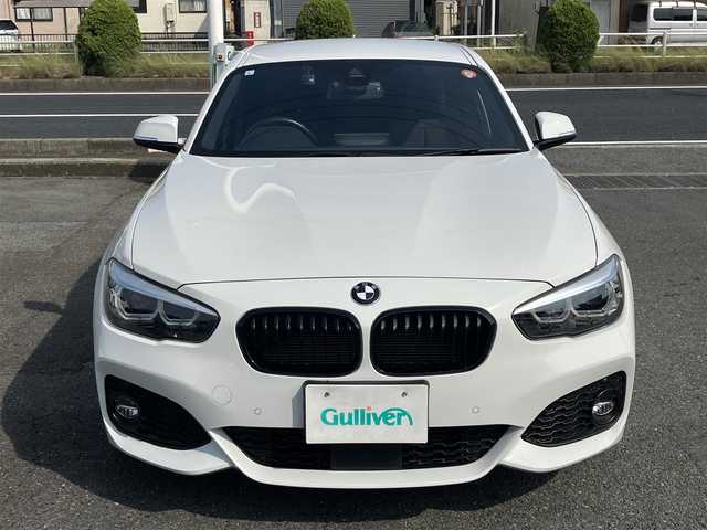 ＢＭＷ １１８ｄ Mスポーツ エディションシャドー 三重県 2019(令1)年 4.2万km アルピンホワイトⅢ ♪ターボ/インテリジェントセーフティ/レーンディパーチャーウォーニング/パークディスタンスコントロール/アクティブクルーズコントロール/純正ナビ/　・CD再生・DVD再生/　・BTオーディオ・USB/バックカメラ/スマートキー×2/プッシュスタート/黒革シート/前席シートヒーター/前席パワーシート(D席メモリ付き)/ドライブレコーダー(前後)/アイドリングストップ/コーナーセンサー/純正18インチAW/LEDヘッドライト/LEDフォグ/リアフォグ/オートライト/オートリトラクタブルミラー/ウィンカーミラー/革巻ステアリング/ステアリングスイッチ/フロアマット/スモークフィルム/ミラー型ETC/サイド/カーテンエアバック