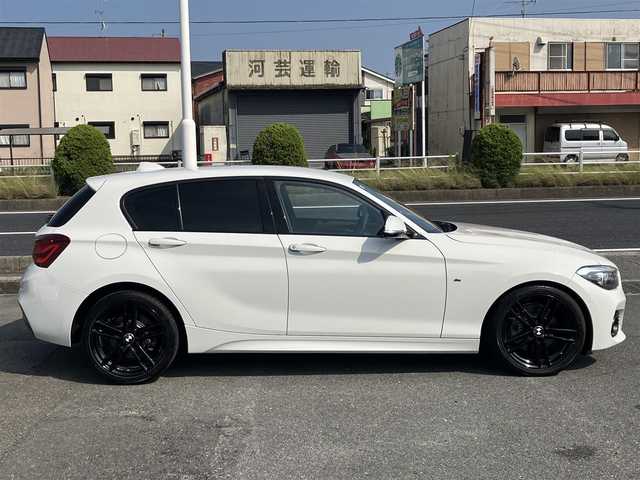 ＢＭＷ １１８ｄ Mスポーツ エディションシャドー 三重県 2019(令1)年 4.2万km アルピンホワイトⅢ ♪ターボ/インテリジェントセーフティ/レーンディパーチャーウォーニング/パークディスタンスコントロール/アクティブクルーズコントロール/純正ナビ/　・CD再生・DVD再生/　・BTオーディオ・USB/バックカメラ/スマートキー×2/プッシュスタート/黒革シート/前席シートヒーター/前席パワーシート(D席メモリ付き)/ドライブレコーダー(前後)/アイドリングストップ/コーナーセンサー/純正18インチAW/LEDヘッドライト/LEDフォグ/リアフォグ/オートライト/オートリトラクタブルミラー/ウィンカーミラー/革巻ステアリング/ステアリングスイッチ/フロアマット/スモークフィルム/ミラー型ETC/サイド/カーテンエアバック