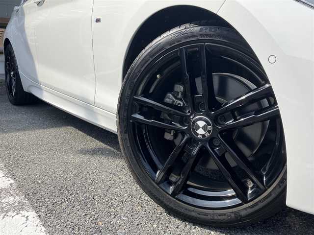 ＢＭＷ １１８ｄ Mスポーツ エディションシャドー 三重県 2019(令1)年 4.2万km アルピンホワイトⅢ ♪ターボ/インテリジェントセーフティ/レーンディパーチャーウォーニング/パークディスタンスコントロール/アクティブクルーズコントロール/純正ナビ/　・CD再生・DVD再生/　・BTオーディオ・USB/バックカメラ/スマートキー×2/プッシュスタート/黒革シート/前席シートヒーター/前席パワーシート(D席メモリ付き)/ドライブレコーダー(前後)/アイドリングストップ/コーナーセンサー/純正18インチAW/LEDヘッドライト/LEDフォグ/リアフォグ/オートライト/オートリトラクタブルミラー/ウィンカーミラー/革巻ステアリング/ステアリングスイッチ/フロアマット/スモークフィルム/ミラー型ETC/サイド/カーテンエアバック