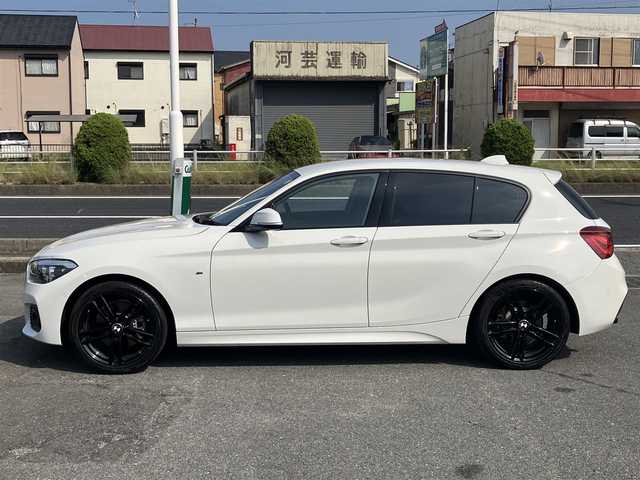 ＢＭＷ １１８ｄ Mスポーツ エディションシャドー 三重県 2019(令1)年 4.2万km アルピンホワイトⅢ ♪ターボ/インテリジェントセーフティ/レーンディパーチャーウォーニング/パークディスタンスコントロール/アクティブクルーズコントロール/純正ナビ/　・CD再生・DVD再生/　・BTオーディオ・USB/バックカメラ/スマートキー×2/プッシュスタート/黒革シート/前席シートヒーター/前席パワーシート(D席メモリ付き)/ドライブレコーダー(前後)/アイドリングストップ/コーナーセンサー/純正18インチAW/LEDヘッドライト/LEDフォグ/リアフォグ/オートライト/オートリトラクタブルミラー/ウィンカーミラー/革巻ステアリング/ステアリングスイッチ/フロアマット/スモークフィルム/ミラー型ETC/サイド/カーテンエアバック
