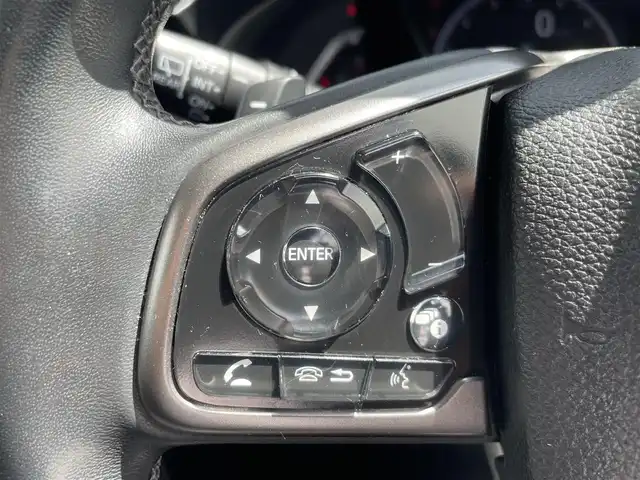 ホンダ シビック ハッチバック 熊本県 2021(令3)年 4.9万km ソニックグレーパール 純正ナビ/・AM/FM/CD/DVD/BT/SD/・フルセグTV/・バックカメラ/ホンダセンシング/・衝突軽減ブレーキ/・路外逸脱抑制機能/・アダプティブクルーズコントロール/・車線維持支援システム/・オートハイビーム/・標識認識機能/ビルトインETC2.0/ハーフレザーシート/・前席シートヒーター/・前席パワーシート/オートライト/・LEDヘッドライト/・フォグランプ/電動パーキングブレーキ/・オートホールドブレーキ/革巻きステアリング/・ステアリングスイッチ/・パドルシフト/電動格納ミラー/・ウインカーミラー/純正フロアマット/アイドリングストップ/プッシュスタート/スマートキー