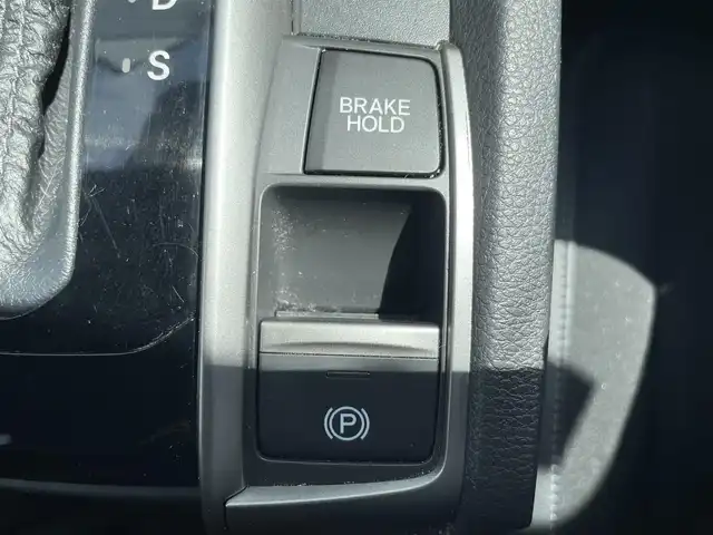 ホンダ シビック ハッチバック 熊本県 2021(令3)年 4.9万km ソニックグレーパール 純正ナビ/・AM/FM/CD/DVD/BT/SD/・フルセグTV/・バックカメラ/ホンダセンシング/・衝突軽減ブレーキ/・路外逸脱抑制機能/・アダプティブクルーズコントロール/・車線維持支援システム/・オートハイビーム/・標識認識機能/ビルトインETC2.0/ハーフレザーシート/・前席シートヒーター/・前席パワーシート/オートライト/・LEDヘッドライト/・フォグランプ/電動パーキングブレーキ/・オートホールドブレーキ/革巻きステアリング/・ステアリングスイッチ/・パドルシフト/電動格納ミラー/・ウインカーミラー/純正フロアマット/アイドリングストップ/プッシュスタート/スマートキー