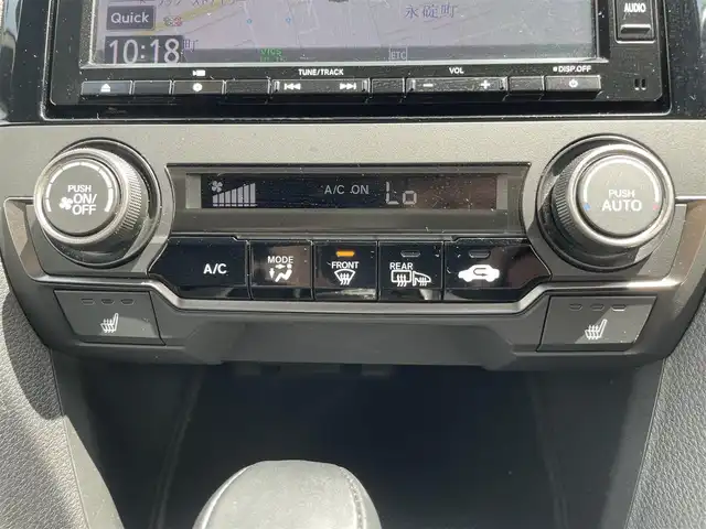 ホンダ シビック ハッチバック 熊本県 2021(令3)年 4.9万km ソニックグレーパール 純正ナビ/・AM/FM/CD/DVD/BT/SD/・フルセグTV/・バックカメラ/ホンダセンシング/・衝突軽減ブレーキ/・路外逸脱抑制機能/・アダプティブクルーズコントロール/・車線維持支援システム/・オートハイビーム/・標識認識機能/ビルトインETC2.0/ハーフレザーシート/・前席シートヒーター/・前席パワーシート/オートライト/・LEDヘッドライト/・フォグランプ/電動パーキングブレーキ/・オートホールドブレーキ/革巻きステアリング/・ステアリングスイッチ/・パドルシフト/電動格納ミラー/・ウインカーミラー/純正フロアマット/アイドリングストップ/プッシュスタート/スマートキー