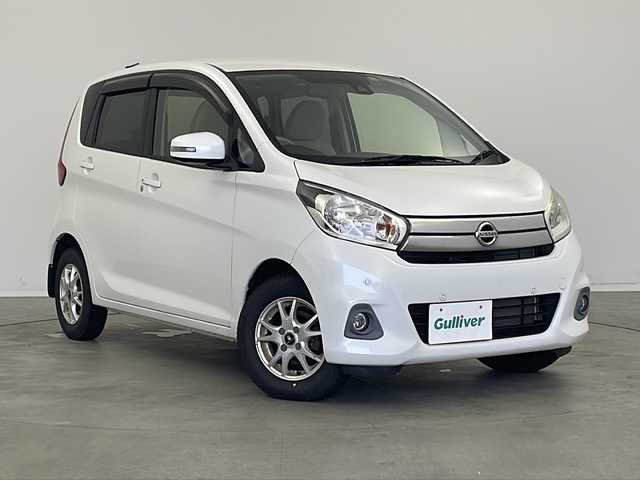 日産 デイズ X 新潟県 2018(平30)年 7.9万km ホワイトパール アラウンドビューモニター　/衝突被害軽減システム　/カーオーディオ　/AUX・AM・FM・CD/前方ドラレコ　/前後コーナーセンサー　/アイドリングストップ　/ETC　/純正フロアマット　/１３インチアルミホイール　/４WD　/スマートキー