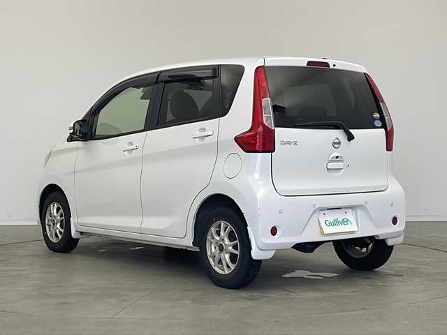 日産 デイズ X 新潟県 2018(平30)年 7.9万km ホワイトパール アラウンドビューモニター　/衝突被害軽減システム　/カーオーディオ　/AUX・AM・FM・CD/前方ドラレコ　/前後コーナーセンサー　/アイドリングストップ　/ETC　/純正フロアマット　/１３インチアルミホイール　/４WD　/スマートキー