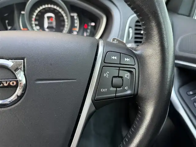 ボルボ Ｖ４０ クロスカントリー D4 サマム 和歌山県 2018(平30)年 4.3万km アイスホワイト ACC /ブラインドスポット /レーンキープアシスト /純ナビ/フルセグTV /Bカメラ /Bluetoothオーディオ /黒革シート /パワーシート /シートヒーター /前後ドラレコ /スマートキー /純17incAW /LEDヘッドライト /ETC/取扱説明書/保証書/スペアキー