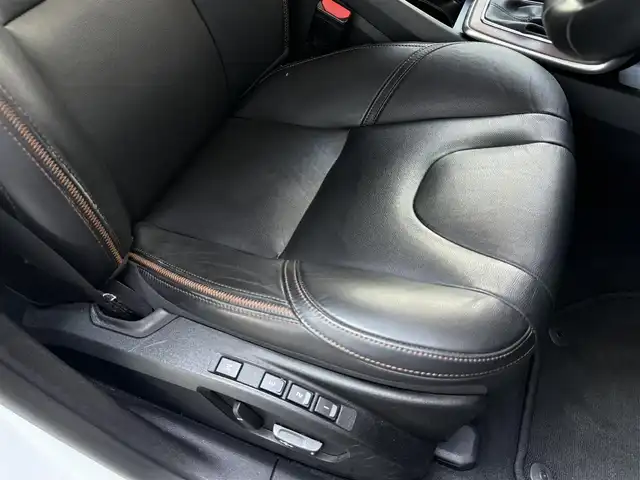 ボルボ Ｖ４０ クロスカントリー D4 サマム 和歌山県 2018(平30)年 4.3万km アイスホワイト ACC /ブラインドスポット /レーンキープアシスト /純ナビ/フルセグTV /Bカメラ /Bluetoothオーディオ /黒革シート /パワーシート /シートヒーター /前後ドラレコ /スマートキー /純17incAW /LEDヘッドライト /ETC/取扱説明書/保証書/スペアキー