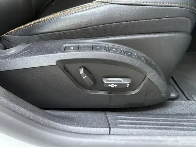 ボルボ Ｖ４０ クロスカントリー D4 サマム 和歌山県 2018(平30)年 4.3万km アイスホワイト ACC /ブラインドスポット /レーンキープアシスト /純ナビ/フルセグTV /Bカメラ /Bluetoothオーディオ /黒革シート /パワーシート /シートヒーター /前後ドラレコ /スマートキー /純17incAW /LEDヘッドライト /ETC/取扱説明書/保証書/スペアキー