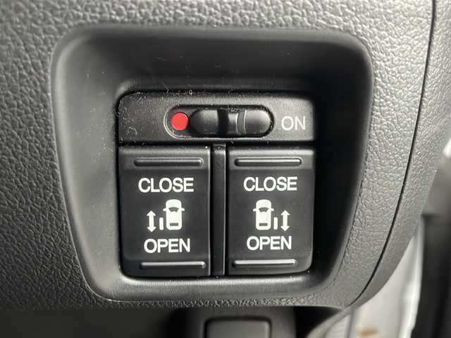 ホンダ Ｎ ＢＯＸ カスタム SSパッケージ 新潟県 2014(平26)年 3.2万km カトラリーシルバーM ナビ：VXM-155VXi/（BT/DTV/FM/AM/ワンセグ）/バックカメラ/両側電動ドア/スペアキー1本/ETC/純正14インチAW/純正フロアマット/ウィンカーミラー/フォグランプ