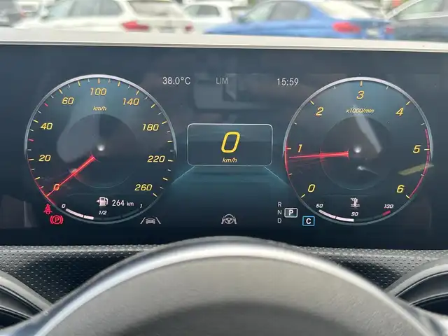 メルセデス・ベンツ ＣＬＡ２００ｄ AMGライン 静岡県 2020(令2)年 2.1万km コスモスブラック AMGライン/パノラミックサンルーフ/レーダーセーフティパッケージ/・アクティブディスタンスアシスト/・アクティブブレーキアシスト/・衝突軽減ブレーキ/・緊急回避補助システム/・渋滞時緊急ブレーキ機能/・ブラインドスポット/・レーンキープアシスト/・ステアリングアシスト/アドバンスドパッケージ/・360°カメラシステム/・ヘッドアップディスプレイ/・アドバンスドサウンドシステム/ナビゲーションパッケージ/Bluetooth/フルセグテレビ/ETC2.0/アンビエントライト(64色)/クルーズコントロール/パーキングアシスト/ハーフレザーシート/・前席シートヒーター/・前席メモリー機能付きパワーシート/純正18インチアルミホイール